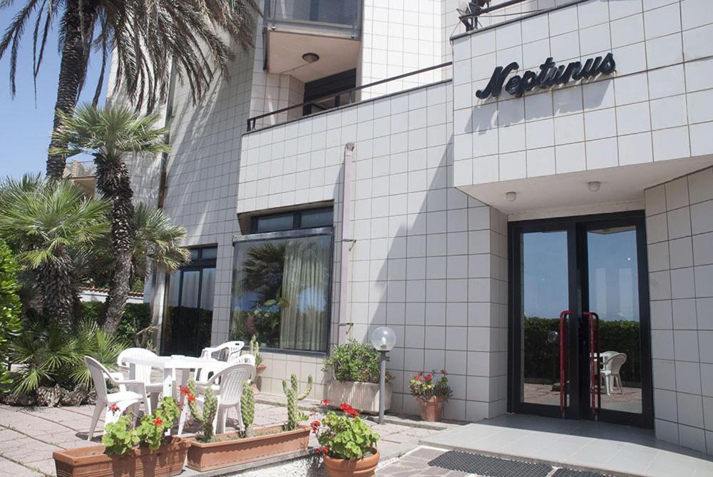 Hotel Neptunus Nettuno Buitenkant foto